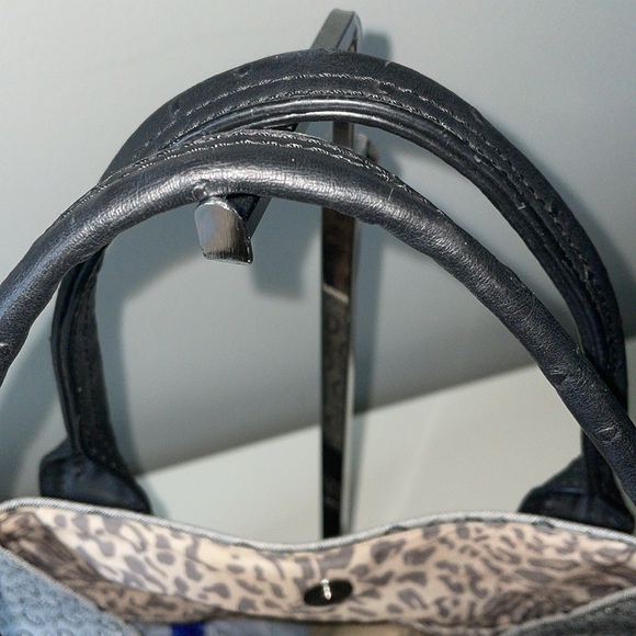 Guess Signature print Hand Bag with embossed ostrich accent - Picture 3 of 9